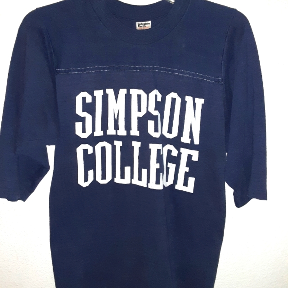 T-shirt size small color navy blue